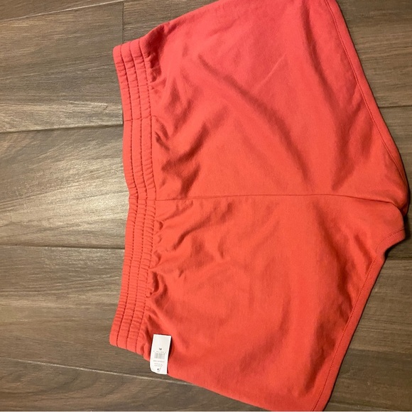 GAP Women's Vibrant Coral Athletic Shorts - Picture 5 of 5